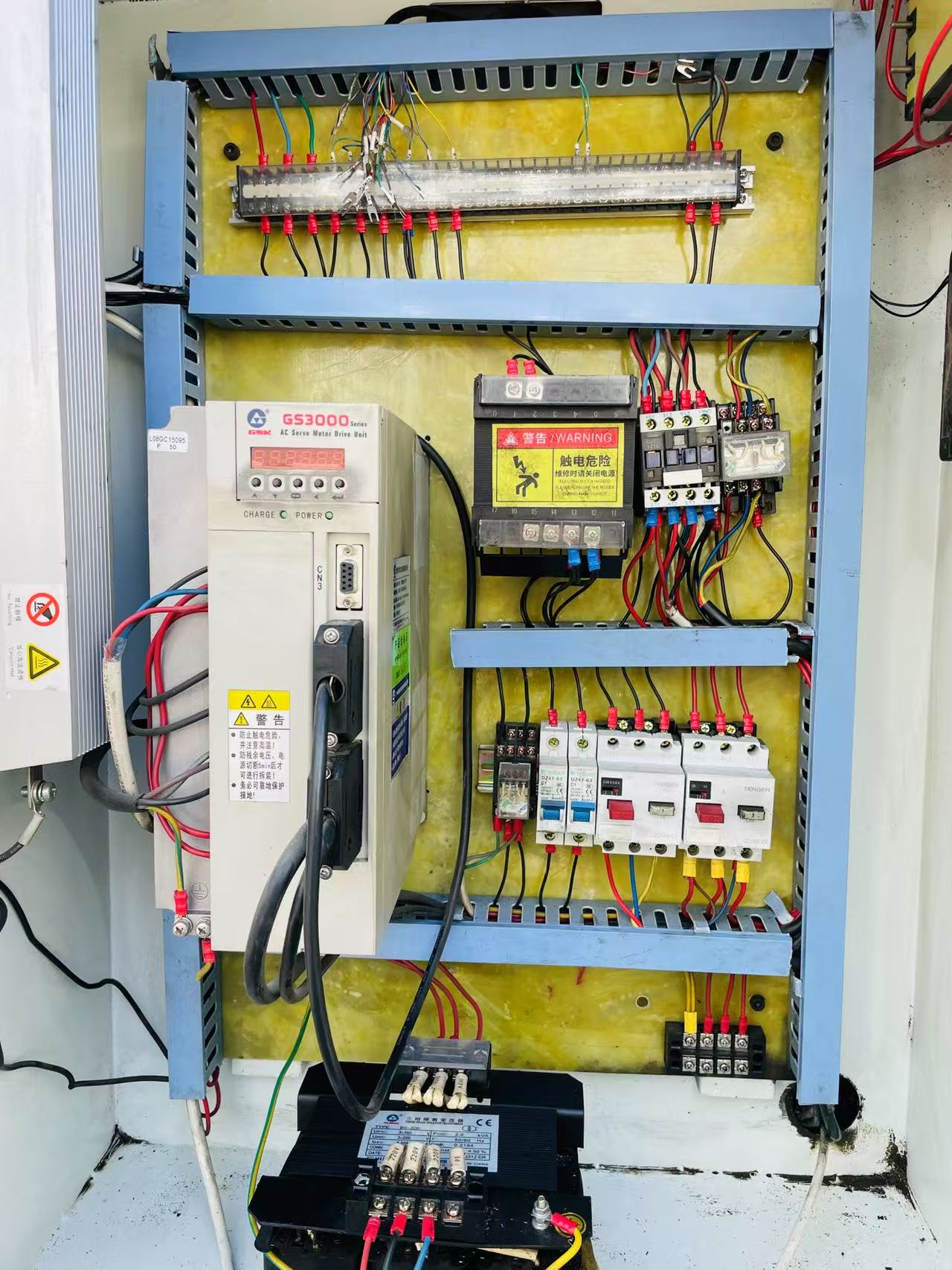 同款2臺0640數(shù)控車方機(jī)床 配廣數(shù)980tb3系統(tǒng),伺服主軸帶飛刀盤動力頭